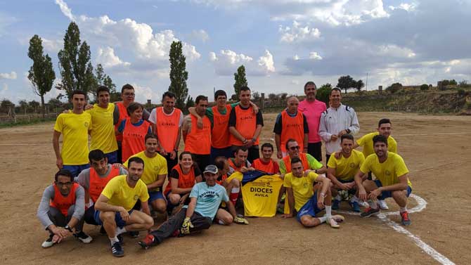 Partido entre La Casa Grande de Martiherrero y el equipo aficionado del Colegio Diocesanos.