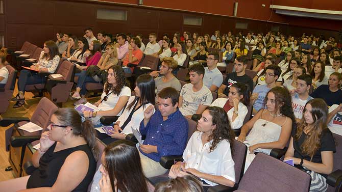 Acto de bienvenida a los nuevos alumnos de la UCAV.