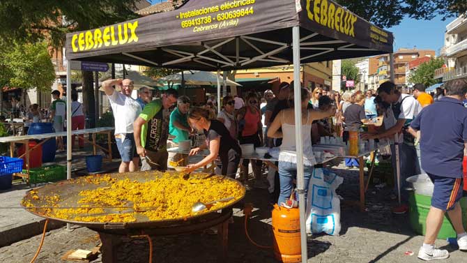 Paella solidaria en Cebreros.