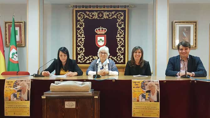 Marina Carbonero presenta su libro sobre el cáncer en El Hoyo de Pinares.