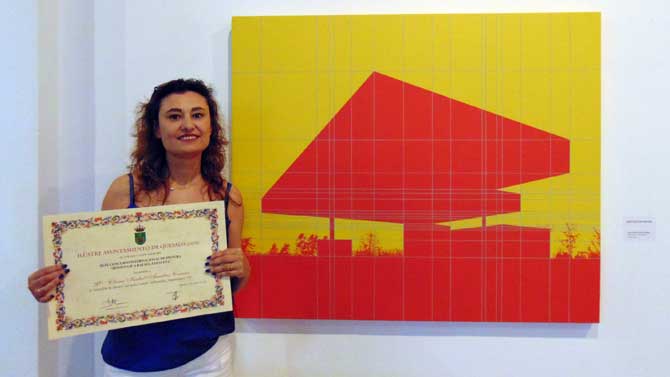 Clara Isabel Arribas con la obra del Concurso Rafael Zabaleta.