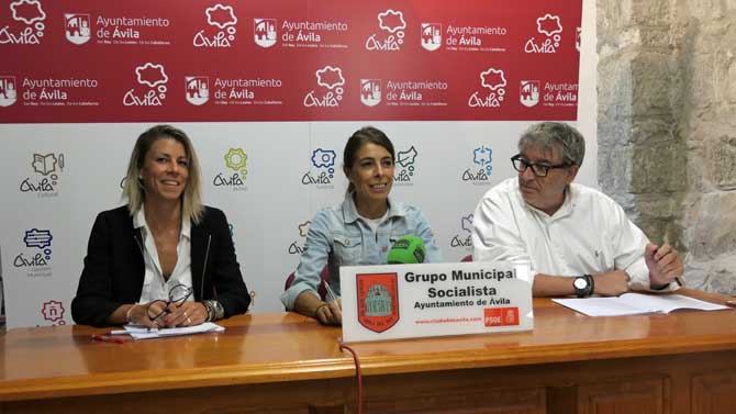 Yokanda Vázquez, entre Eva Arias y José Antonio Herráez.