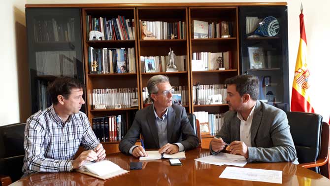 Reuni&oacute;n del delegado territorial con el alcalde de Solosancho.