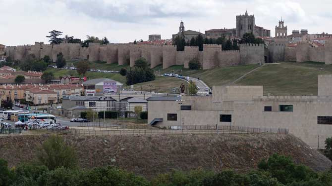 Vista del entorno del lienzo norte de la muralla.