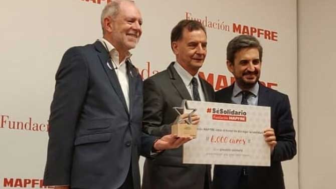 Fundaci&oacute;n Mapfre entrega una ayuda a Ay&uacute;danos a Ayudar.