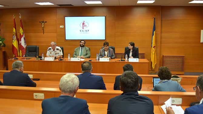 Máster de Criminología de la UCAV y la Escuela de Policía.