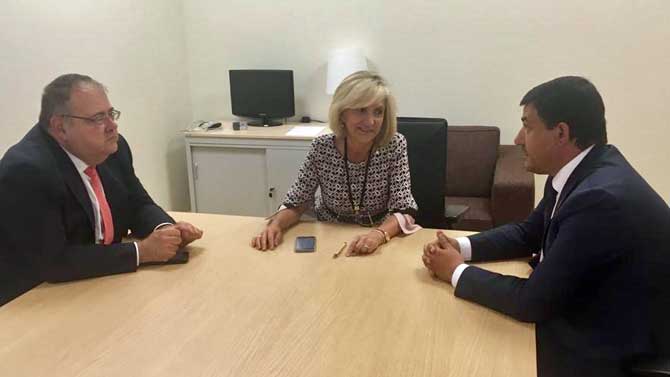 Verónica Casado reunida con Carlos García.