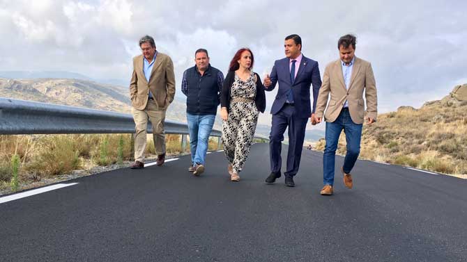 Inauguraci&oacute;n de la carretera AV-P-406 entre Riofr&iacute;o y la AV-900.