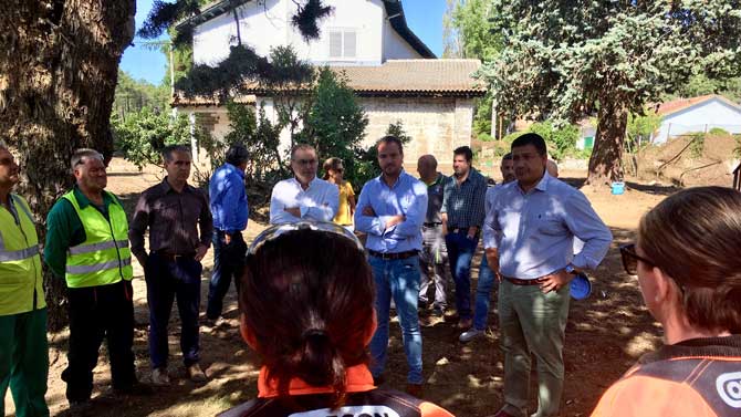 El presidente de la Diputación en la zona afectada por la riada de Las Navas.