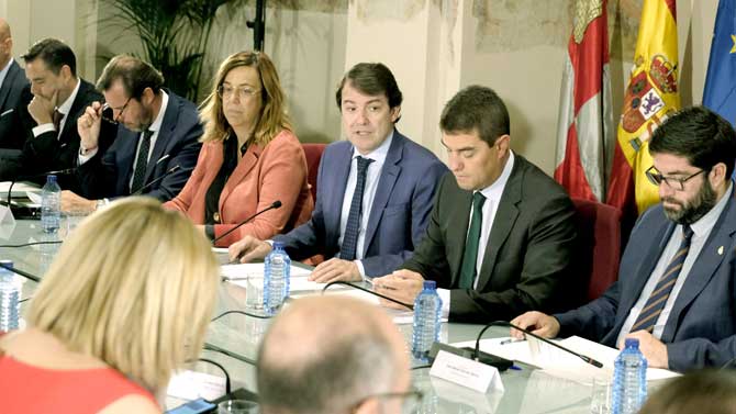 El alcalde de Ávila en la Conferencia de Alcaldes y Presidentes de Diputaciones.