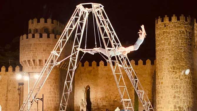 Actuaci&oacute;n de la compa&ntilde;&iacute;a La (Cie) Sid en Cir&Co.