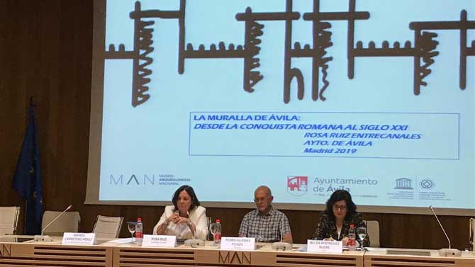 Conferencia sobre la muralla de &Aacute;vila en el Museo Arqueol&oacute;gico Nacional.