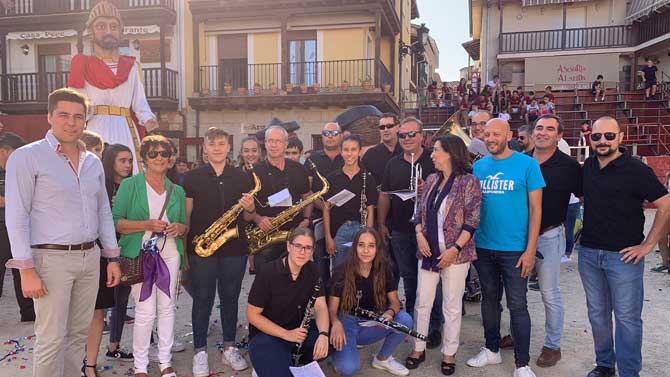 Margarita Robles en las fiestas de Candeleda.