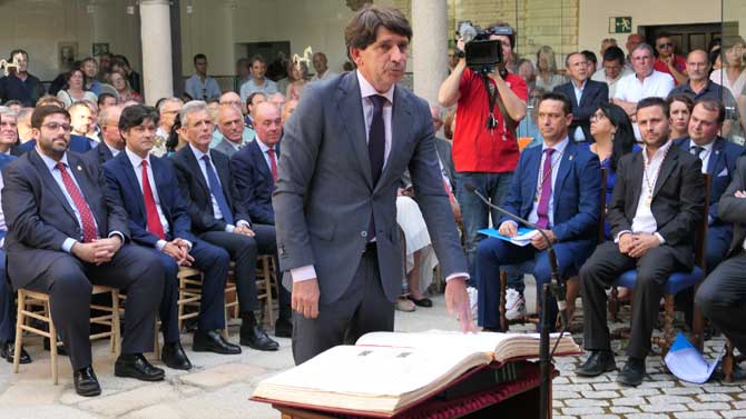Sánchez Mesón en su toma de posesión como diputado provincial.
