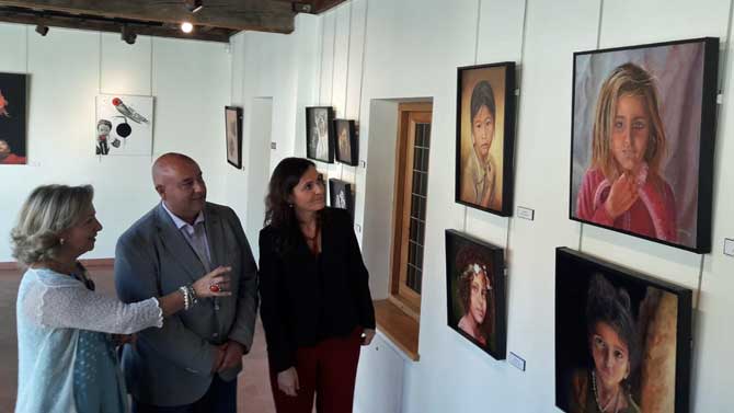 Blanca L&oacute;pez junto a Carlos L&oacute;pez y Sonsoles Prieto durante la inauguraci&oacute;n.