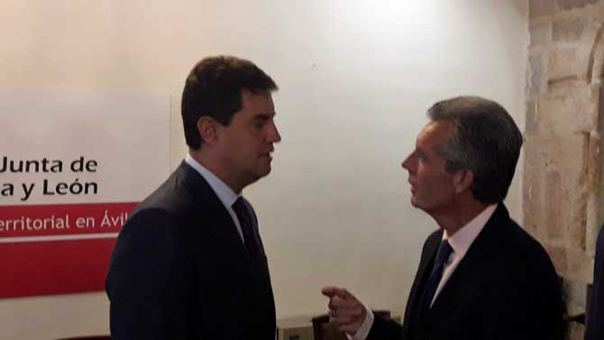 El consejero de Presidencia con el delegado territorial, el lunes.