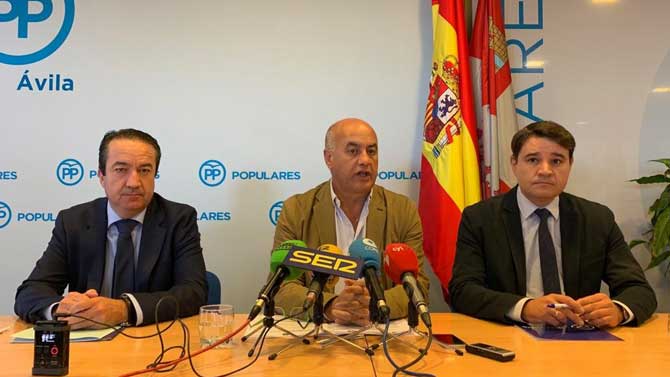 Vidal García, Miguel A.García Nieto y David Beltrán, procuradores del PP.