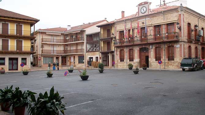 Ayuntamiento de Candeleda.