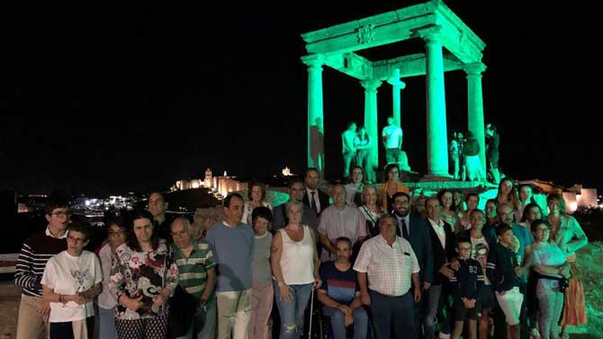 Pronisa celebra 52 años con los Cuatro Postes de verde.