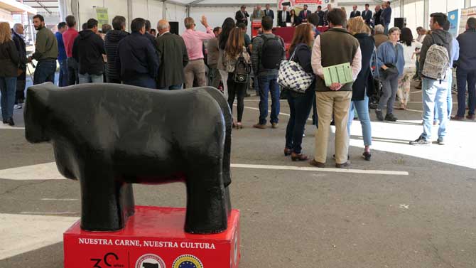 Subasta en la Feria de Raza Avileña.