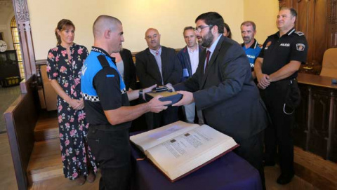 Toma de posesión de nuevos policías locales.