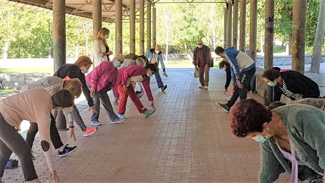 Actividades de animación de mayores en el parque de la avenida Juan Pablo II.