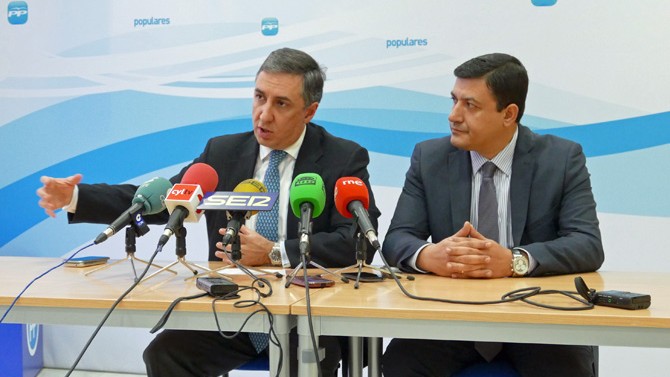 Jos&eacute; Ram&oacute;n Garcia con el presidente del PP, Carlos Garc&iacute;a.