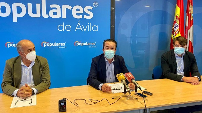 Miguel Ángel García Nieto, Vidal Galicia y David Beltrán, procuradores del PP.