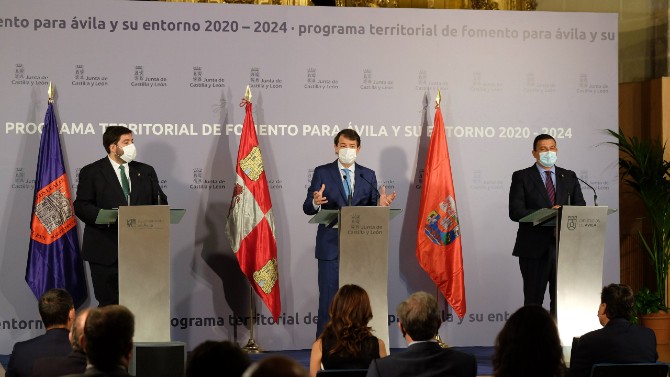 Alcalde, presidente de la Junta y de la Diputación en la presentación del Programa Territorial de Fomento.