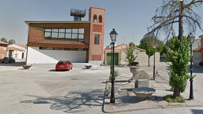 Centro de interpretaci&oacute;n en la plaza de la Constituci&oacute;n de El Oso.