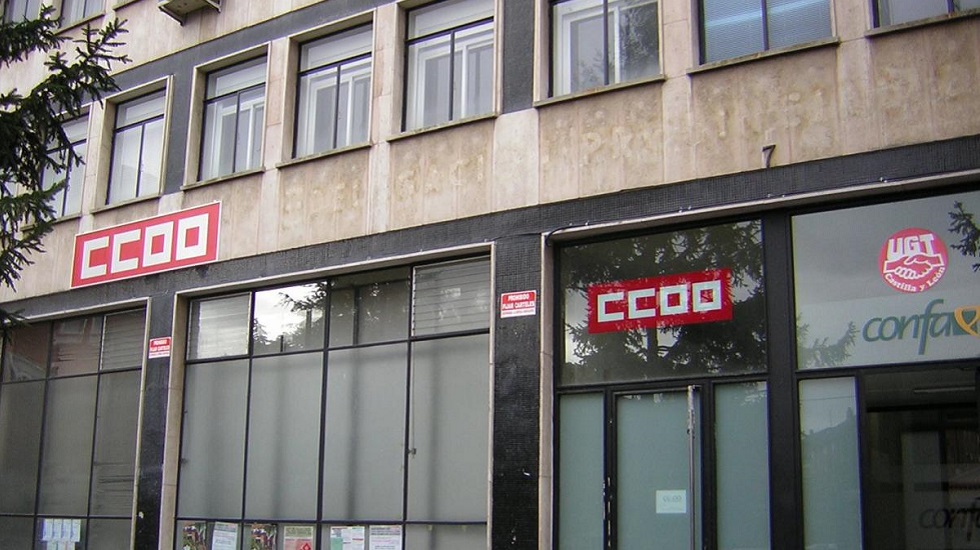 Fachada del edificio de Comisiones Obreras en Ávila