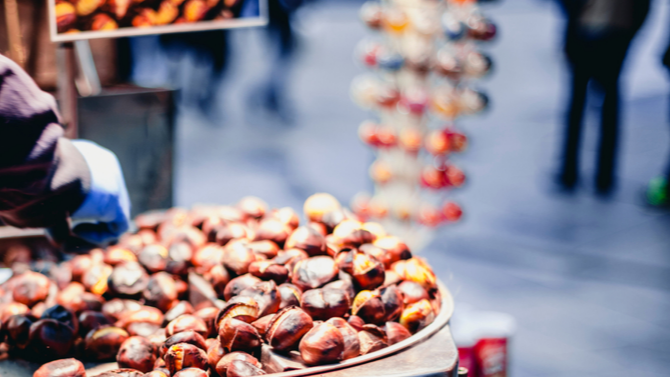 Puesto de castañas asadas.
