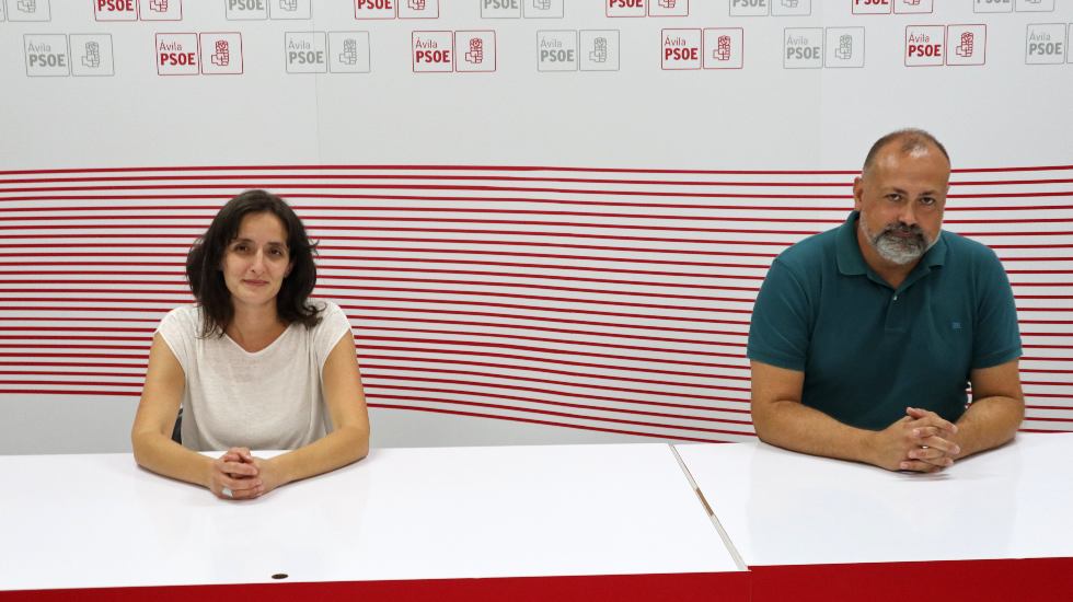 Leticia Sánchez y Miguel Hernández en rueda de prensa.