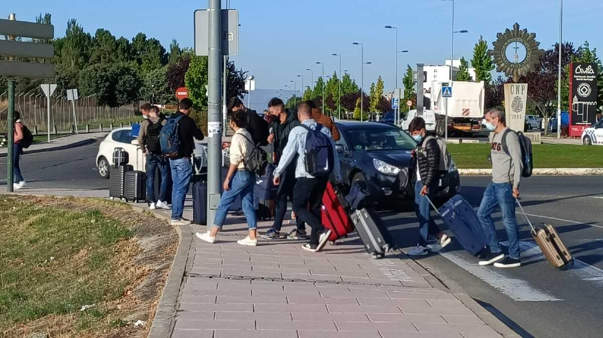 Llegada de akumnos a la Escuela Nacional de Policía.