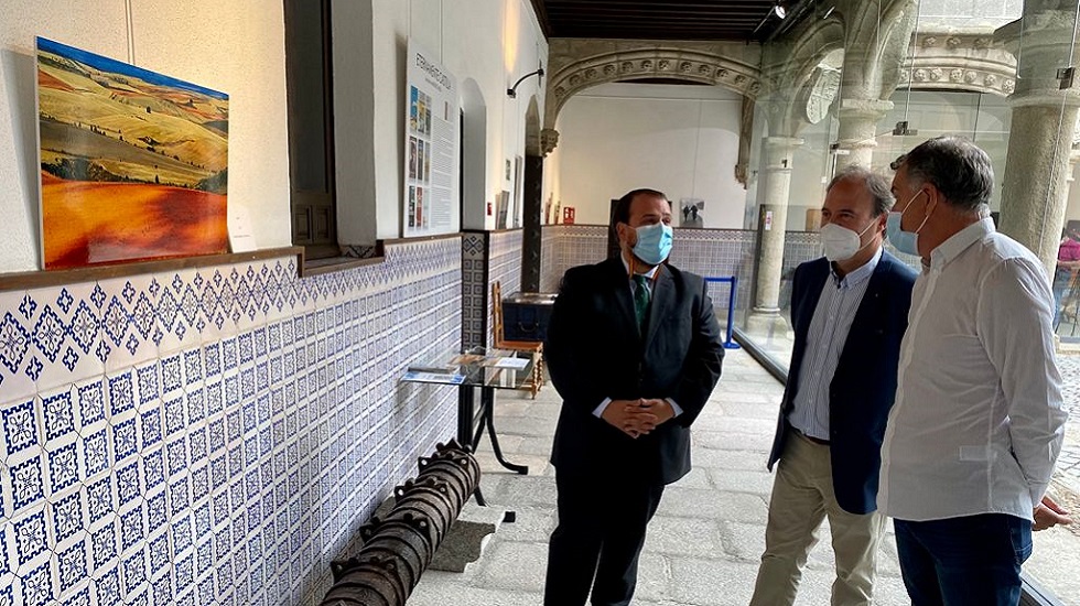 Inauguraci&oacute;n de la exposici&oacute;n 'Campos de Castilla' de C&eacute;sar Sanz