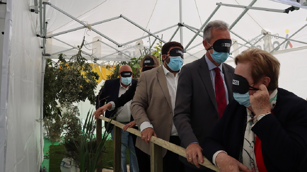 El delegado territorial de la Junta en Ávila, José Francisco Hernández; el alcalde, Jesús Manuel Sánchez Cabrera; la concejala de Servicios Sociales, Paloma del Nogal y el concejal de Turismo, Carlos López