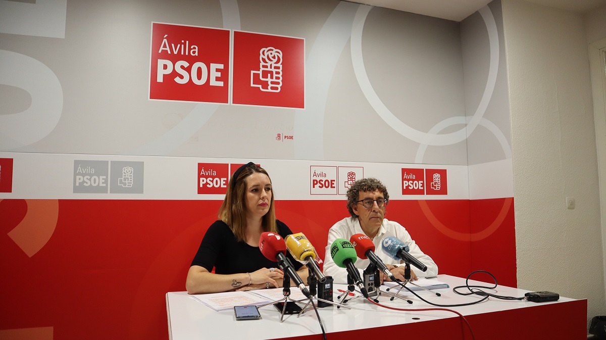 María Ángeles García Salcedo y Raúl Blanco del Partido Socialista.