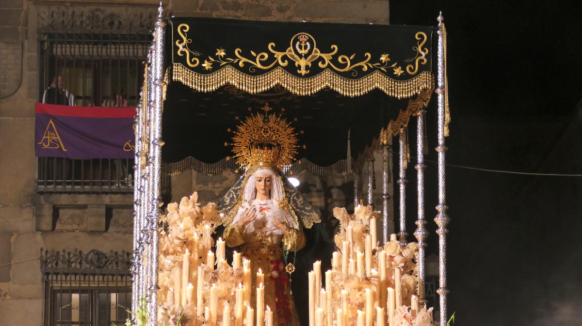 Virgen de la Esperanza en la procesión del Lunes Santo.
