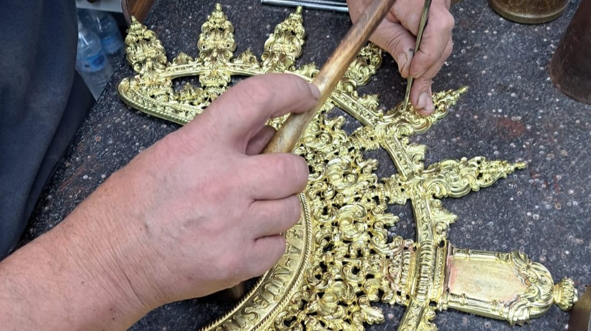 Elaboración de la nueva diadema de la Virgen de la Esperanza.