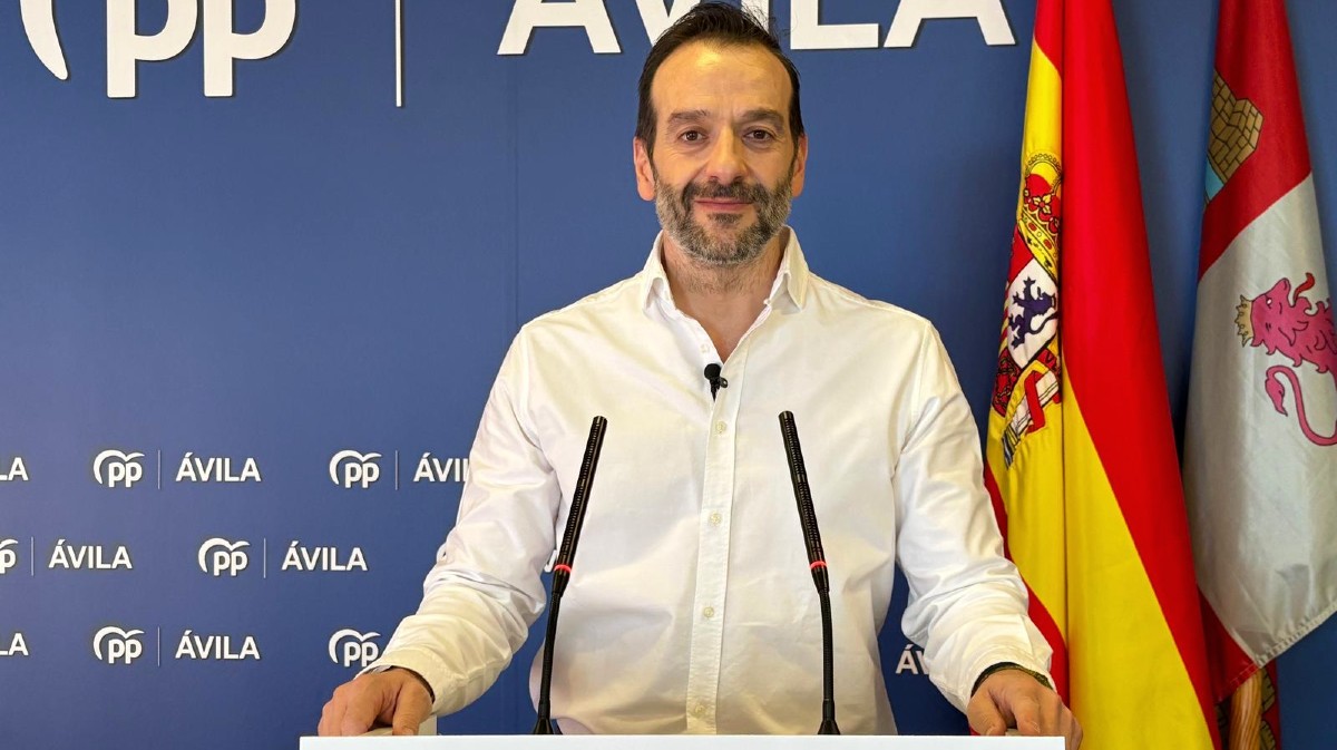 El portavoz municipal del PP, Jorge Pato, en rueda de prensa.
