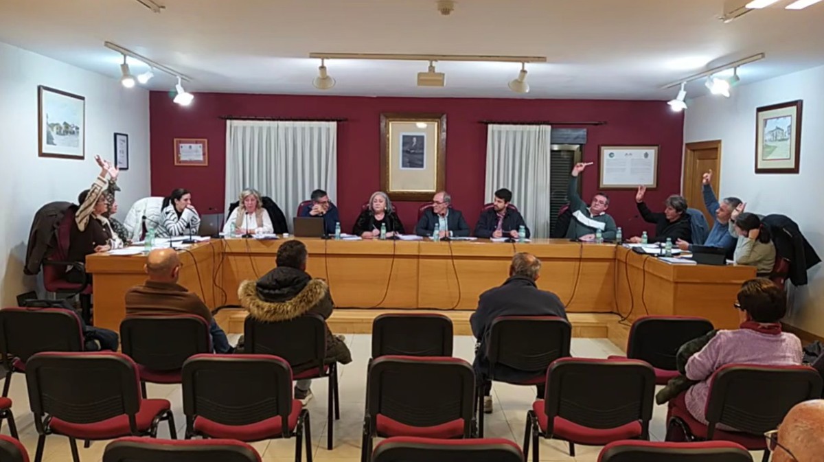 Imagen de archivo de un pleno municipal en El Tiemblo.