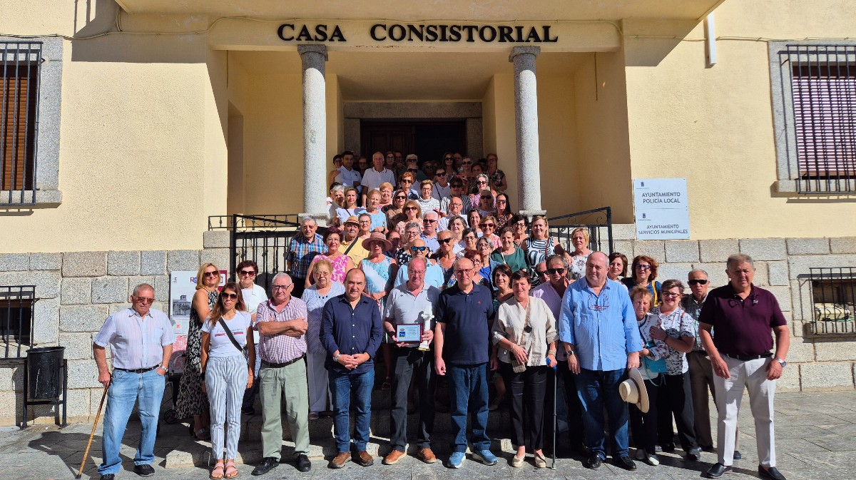 Acto de homenaje al párroco de Cebreros.