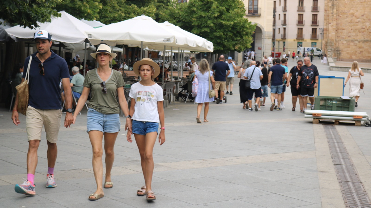Tursitas en Ávila en verano.