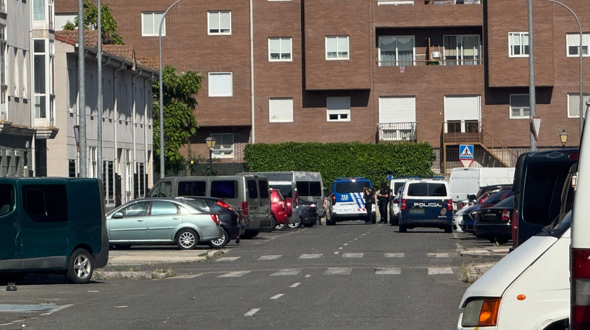 Agentes investigando en junio un tiroteo en la zona sur de Ávila.