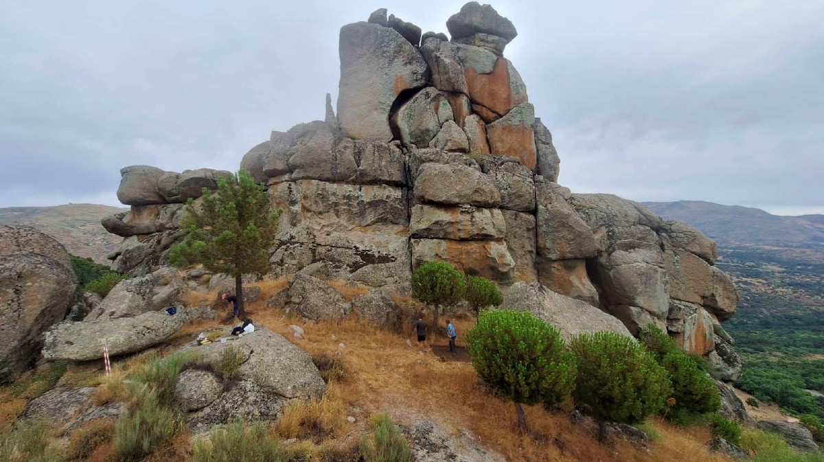 Peña de la Mora en Navatalgordo.