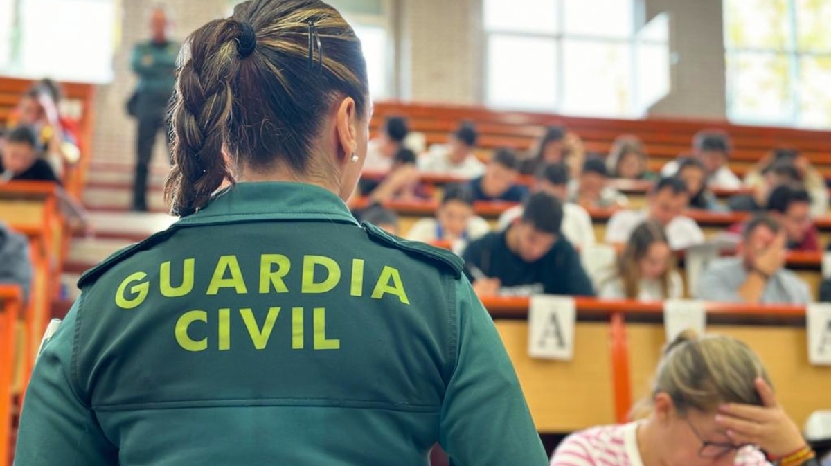 Imagen de archivo de un examen de las oposiciones a la Guardia  Civil.