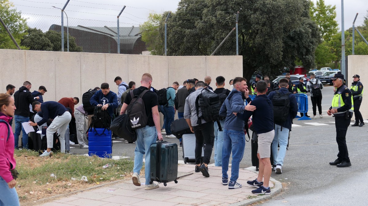 Llegada de alumnos de la escala básica a la Escuela Nacional de Policia.