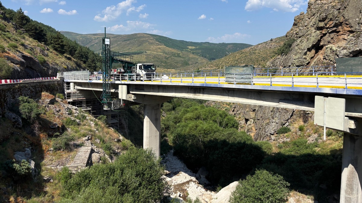 Obras en el viaducto de la Cueva del Maragato, en la Nacional 502.