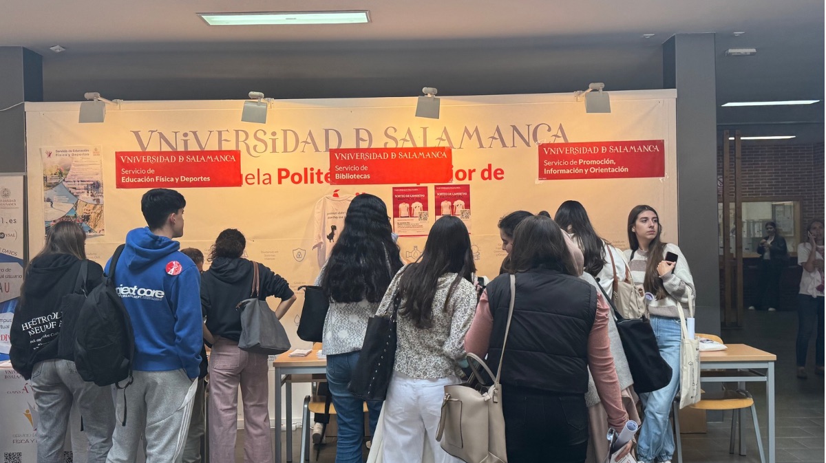 Feria de bienvenida en la USAL