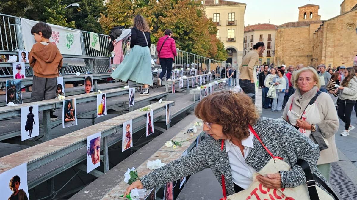 Simbólica ofrenda floral por las víctimas del genocidio en Gaza.